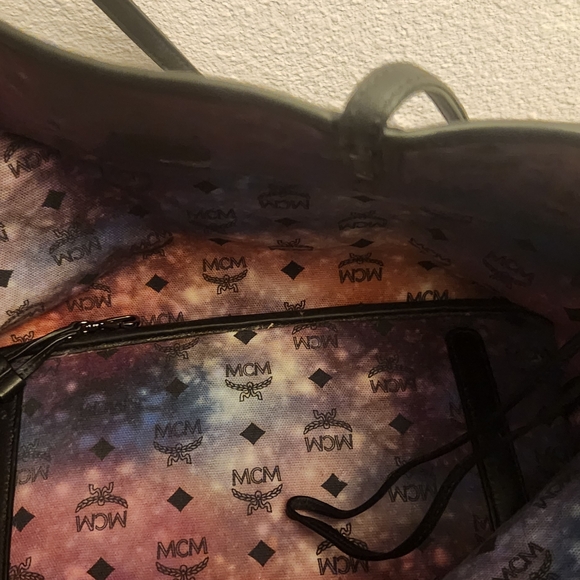 MCM
Anya vegan leather tote - Picture 4 of 11